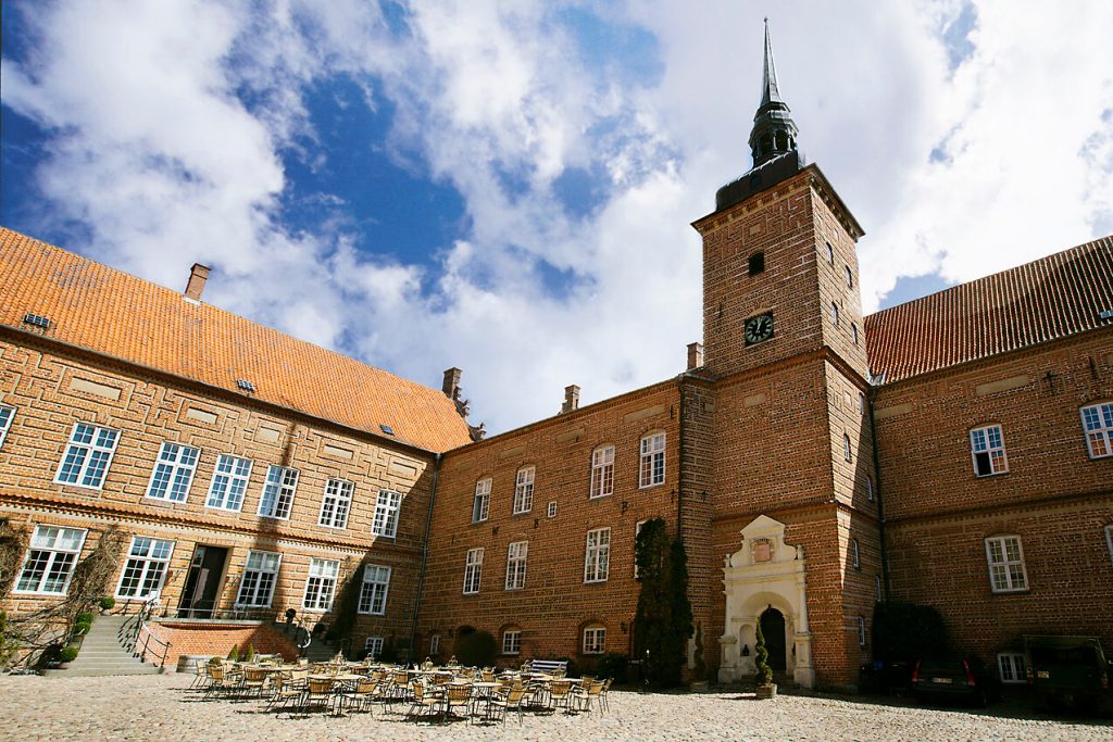 Holckenhavn Slot